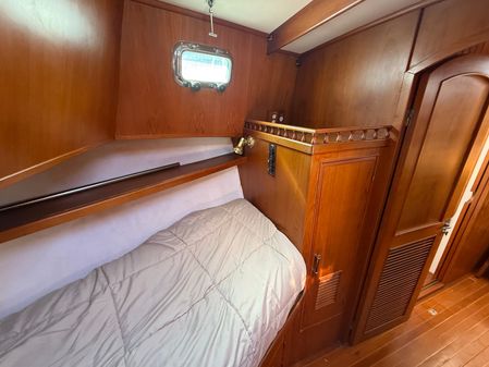 Marine-trader TRI-CABIN image