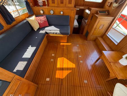 Marine-trader TRI-CABIN image