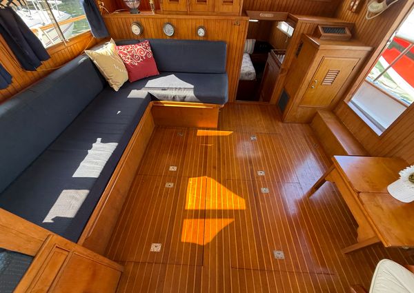 Marine-trader TRI-CABIN image
