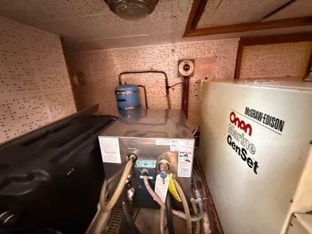 Marine-trader TRI-CABIN image