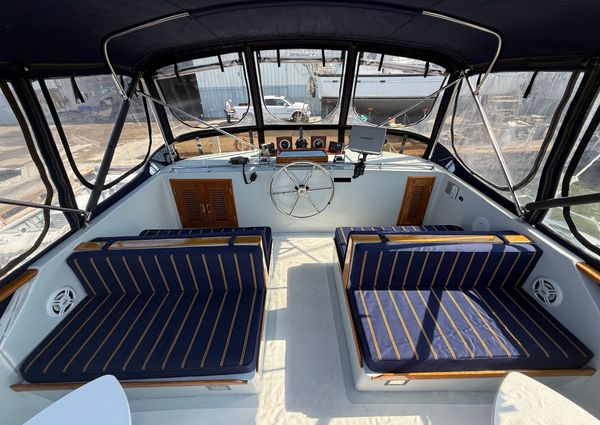 Marine-trader TRI-CABIN image