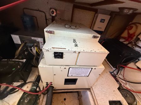 Marine-trader TRI-CABIN image