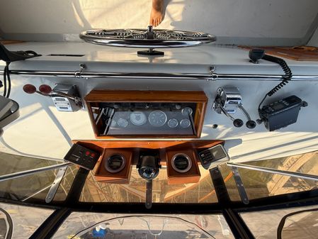 Marine-trader TRI-CABIN image