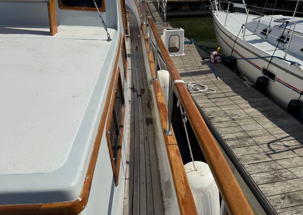 Marine-trader TRI-CABIN image