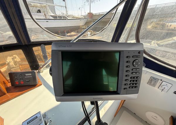 Marine-trader TRI-CABIN image