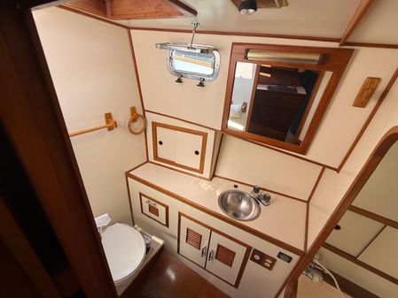 Marine-trader TRI-CABIN image