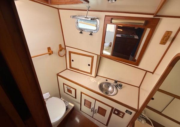 Marine-trader TRI-CABIN image