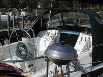 Hunter 33.5 image