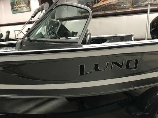 Lund 1775 Crossover XS - main image