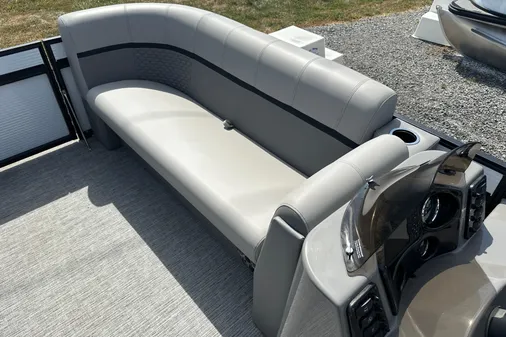 Qwest E-CLASS-820-LANAI-LT image