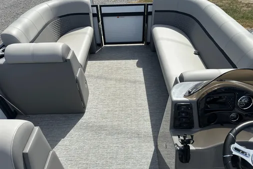 Qwest E-CLASS-820-LANAI-LT image