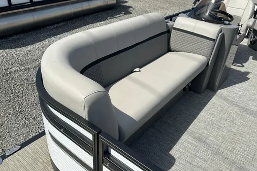 Qwest E-CLASS-820-LANAI-LT image