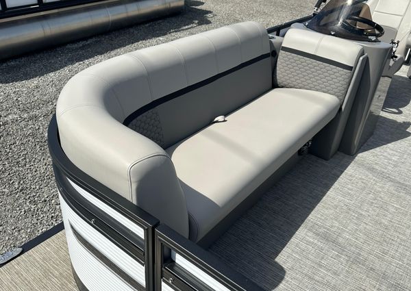 Qwest E-CLASS-820-LANAI-LT image