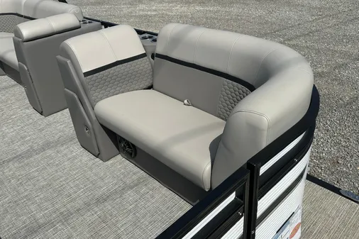 Qwest E-CLASS-820-LANAI-LT image