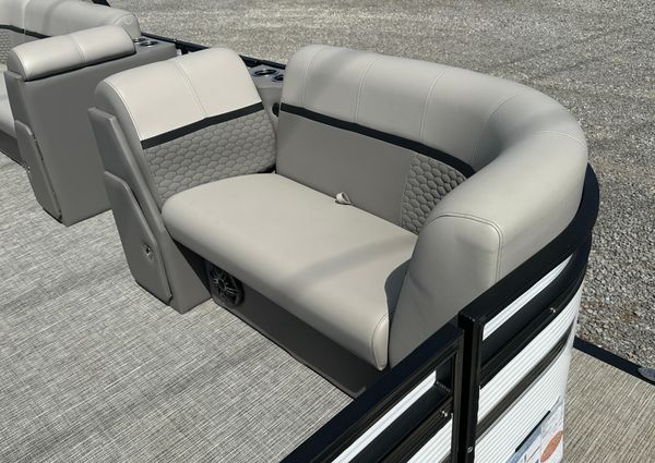 Qwest E-CLASS-820-LANAI-LT image