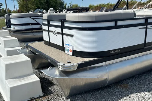 Qwest E-CLASS-820-LANAI-LT image