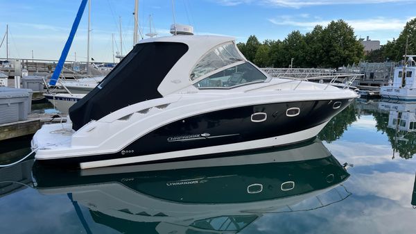 Chaparral 330 Signature