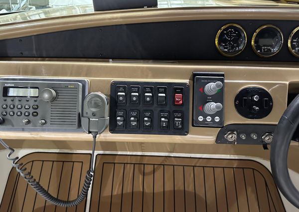 Carver 450-VOYAGER-PILOTHOUSE image