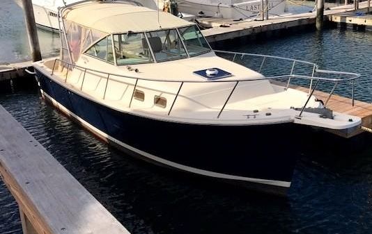 Mainship Pilot 30-II Sedan Bow