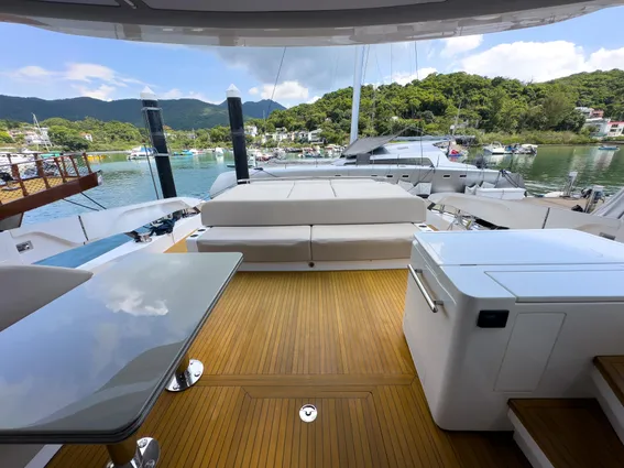Azimut S8 image