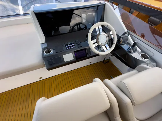 Azimut S8 image