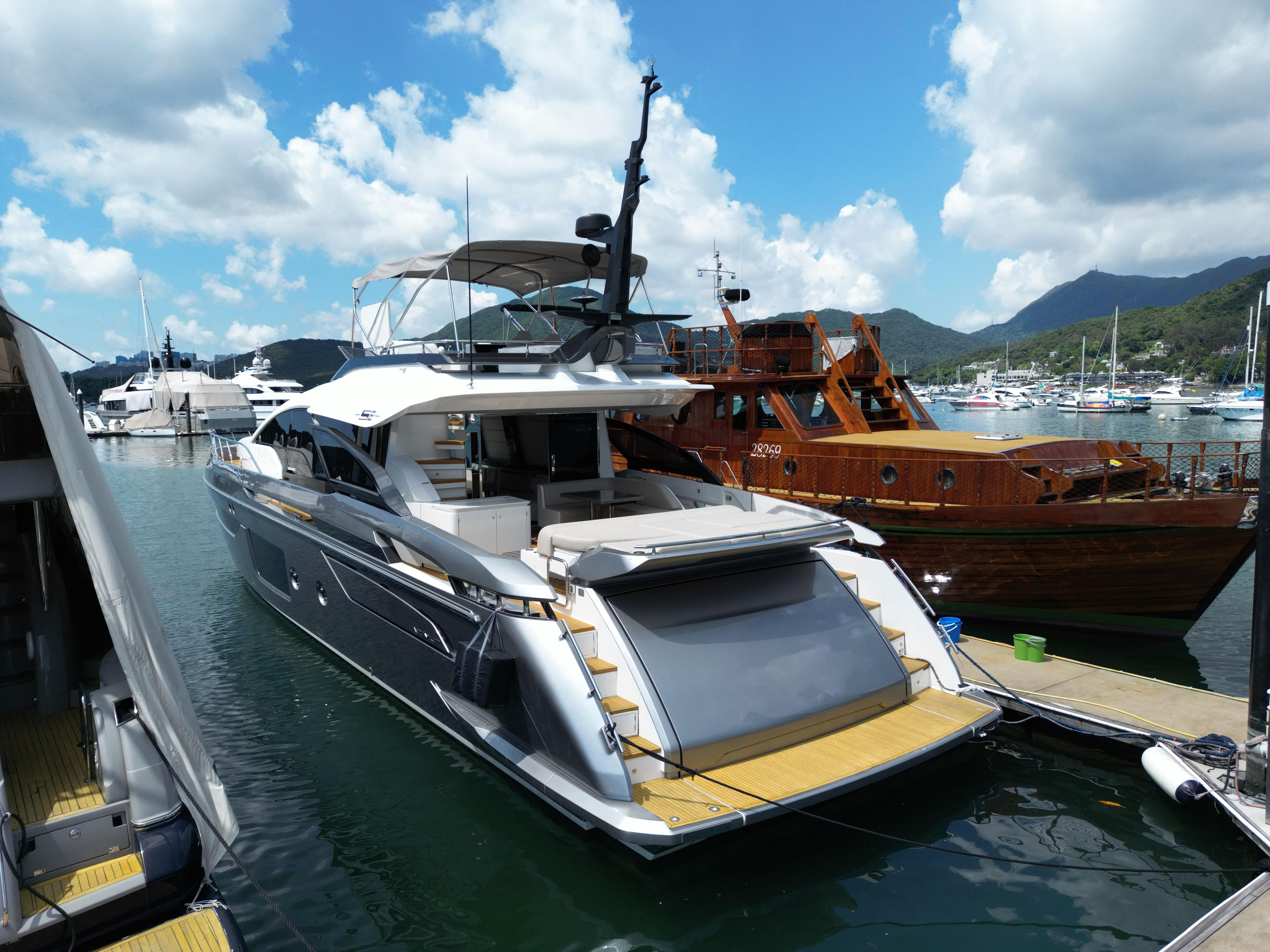Azimut S8 image