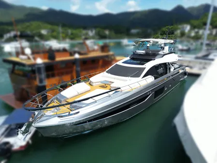 Azimut S8 