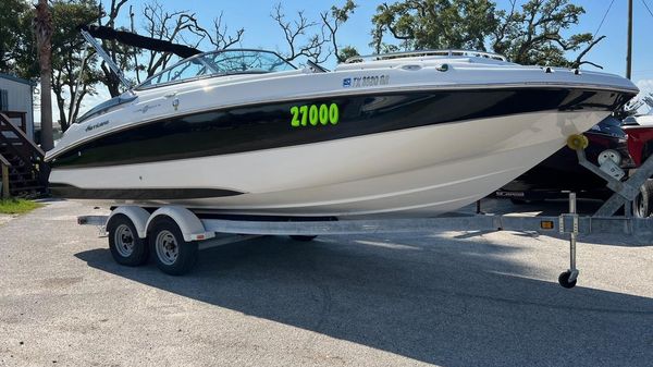 Hurricane SunDeck 2400 