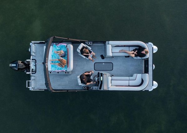 Qwest SPLASH-PAD-L-CLASS image