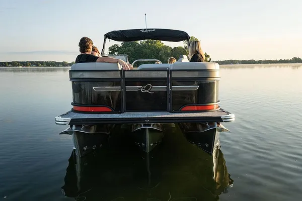 Qwest SPLASH-PAD-L-CLASS image