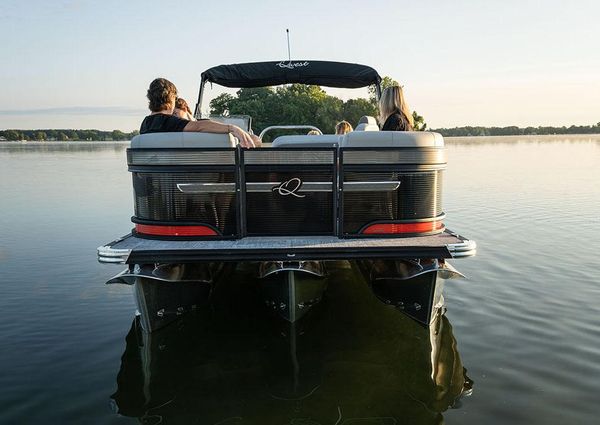 Qwest SPLASH-PAD-L-CLASS image