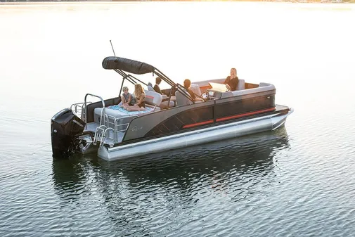 Qwest SPLASH-PAD-L-CLASS image