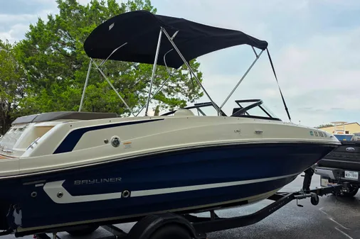 Bayliner VR4 Bowrider I/O image
