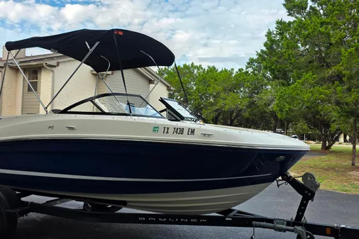 Bayliner VR4 Bowrider I/O image