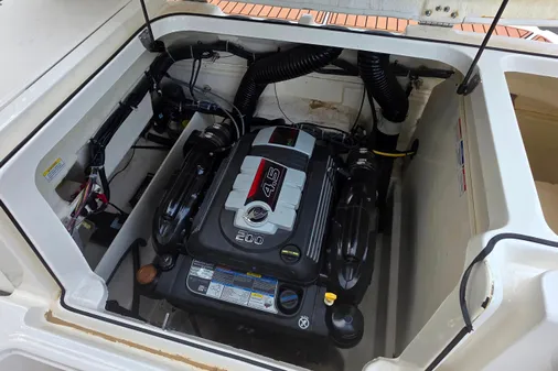 Bayliner VR4 Bowrider I/O image