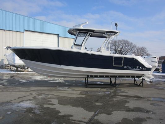 Robalo R302 Center Console - main image