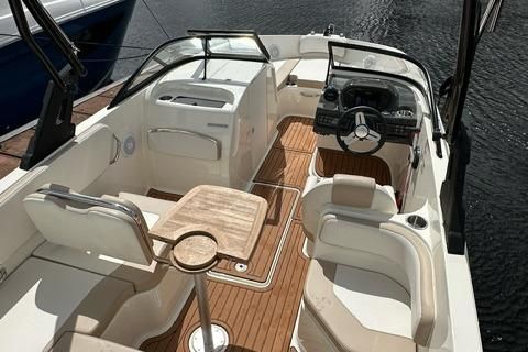 Bayliner VR6 image