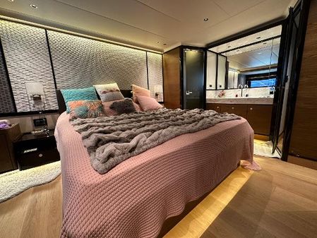 Absolute 73-NAVETTA image