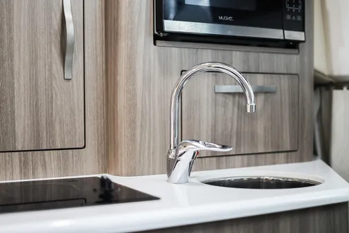 Regal 28 Express image