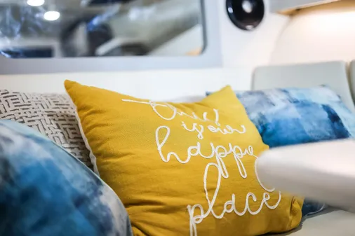 Regal 28 Express image