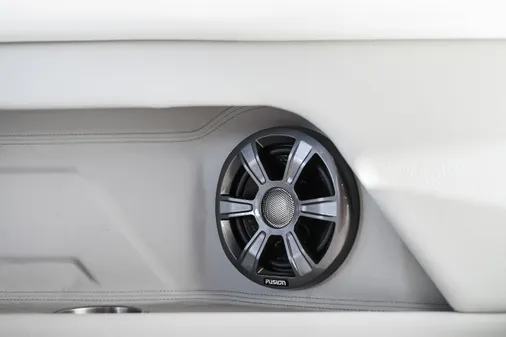 Regal 28 Express image