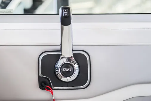 Regal 28 Express image