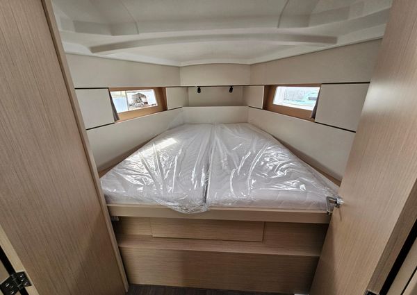 Beneteau OCEANIS-38-1 image