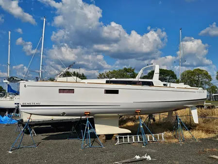 Beneteau Oceanis 38.1 