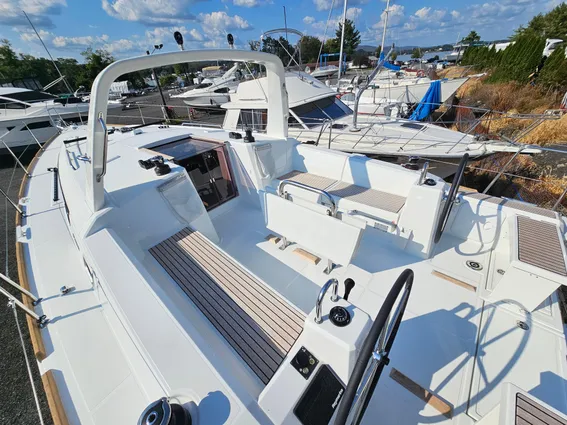 Beneteau OCEANIS-38-1 image