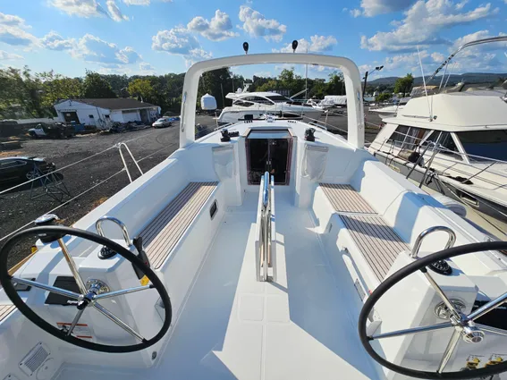 Beneteau OCEANIS-38-1 image