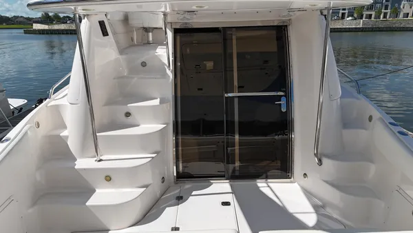 Regal 4080 Flybridge Sedan image