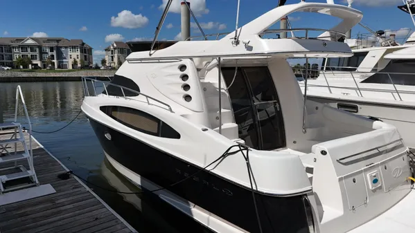 Regal 4080 Flybridge Sedan image