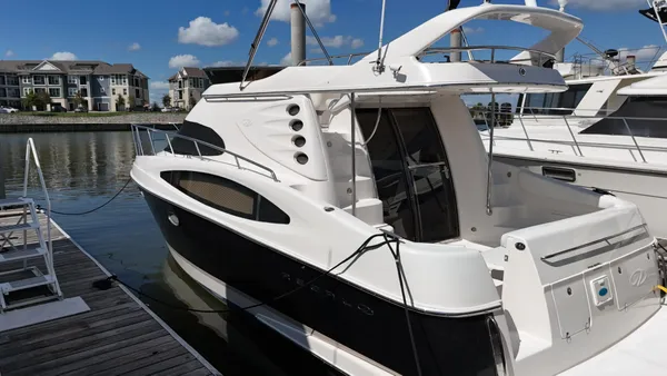 Regal 4080 Flybridge Sedan image