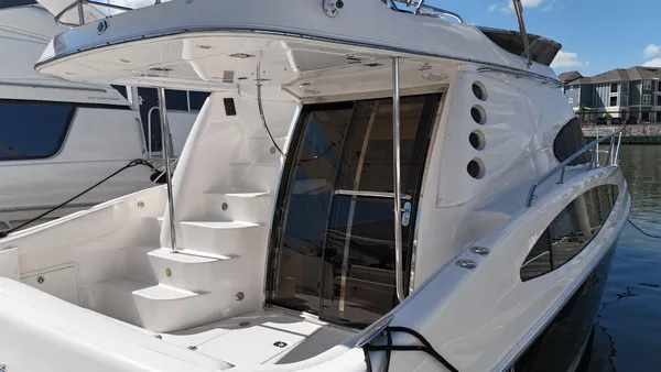 Regal 4080 Flybridge Sedan image